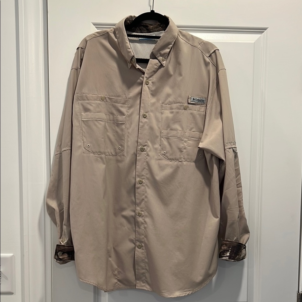 Mens L Columbia Tan Fishing Button-Up Shirt